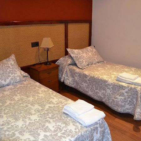 Hostal Pension La Ruta Paterna del Campo Luaran gambar