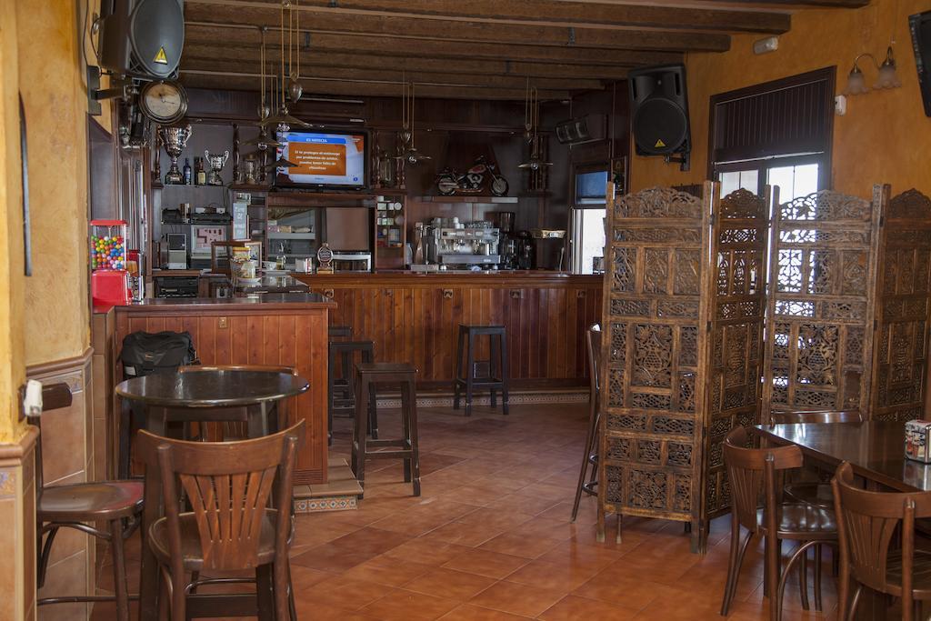 Hostal Pension La Ruta Paterna del Campo Luaran gambar