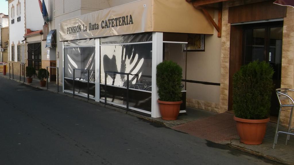 Hostal Pension La Ruta Paterna del Campo Luaran gambar
