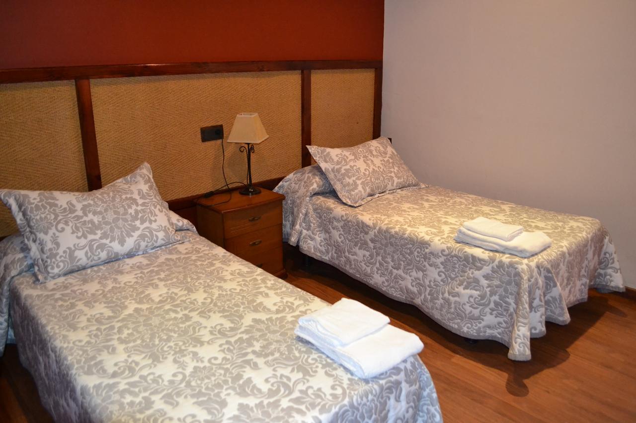 Hostal Pension La Ruta Paterna del Campo Luaran gambar