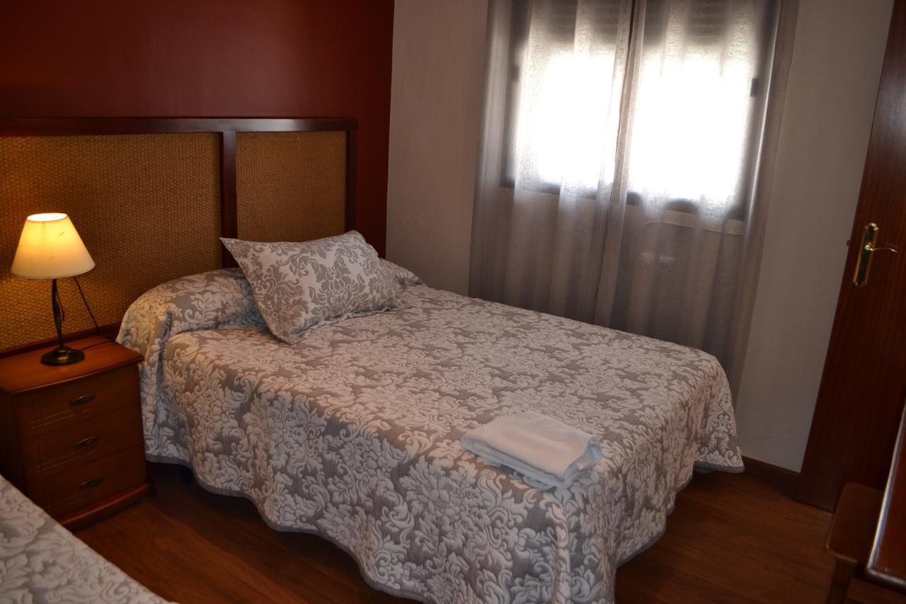 Hostal Pension La Ruta Paterna del Campo Luaran gambar
