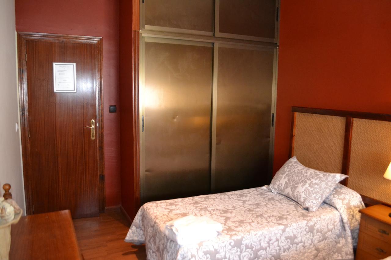 Hostal Pension La Ruta Paterna del Campo Luaran gambar