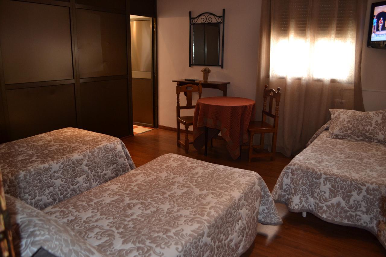 Hostal Pension La Ruta Paterna del Campo Luaran gambar