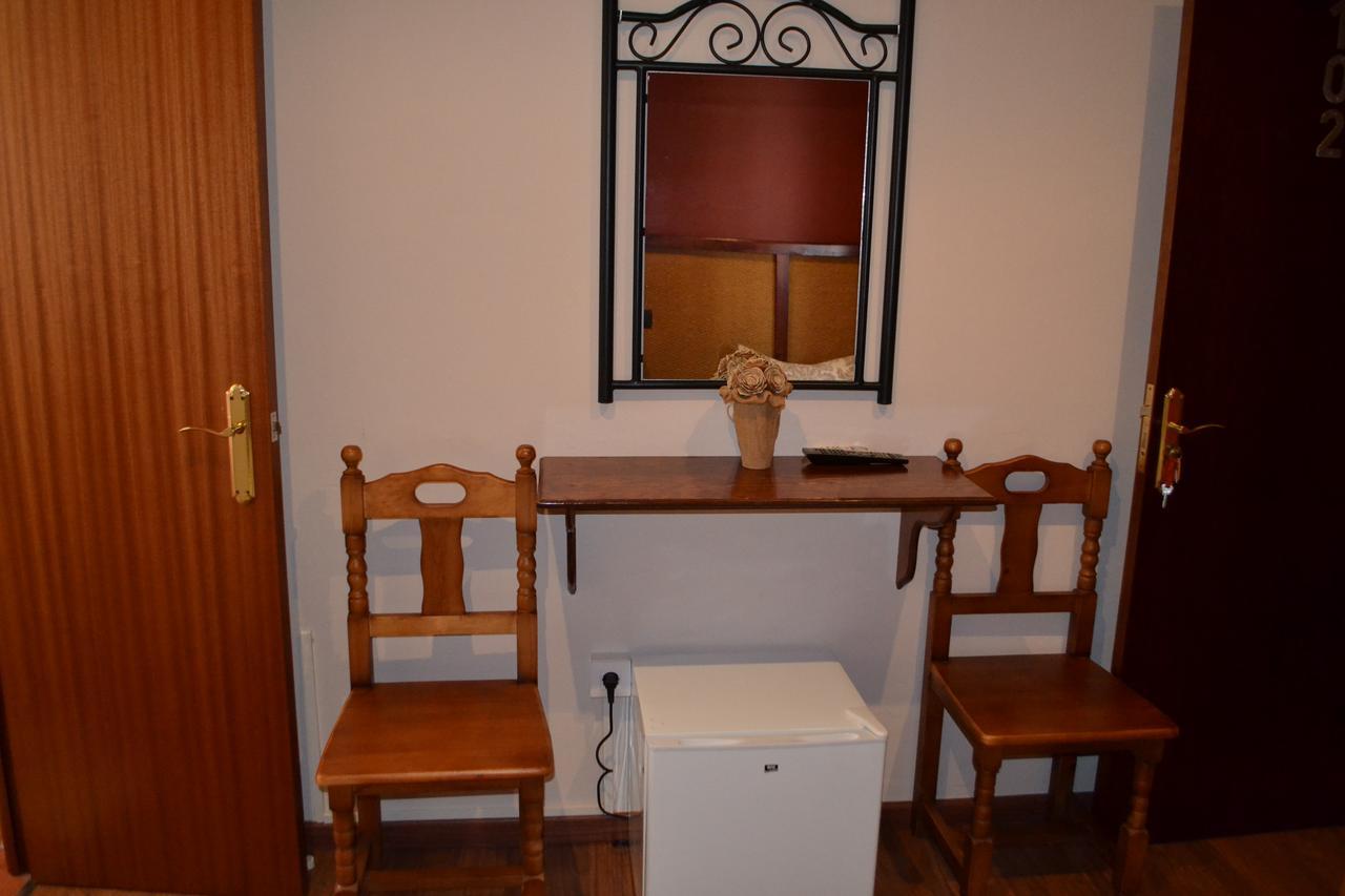 Hostal Pension La Ruta Paterna del Campo Luaran gambar