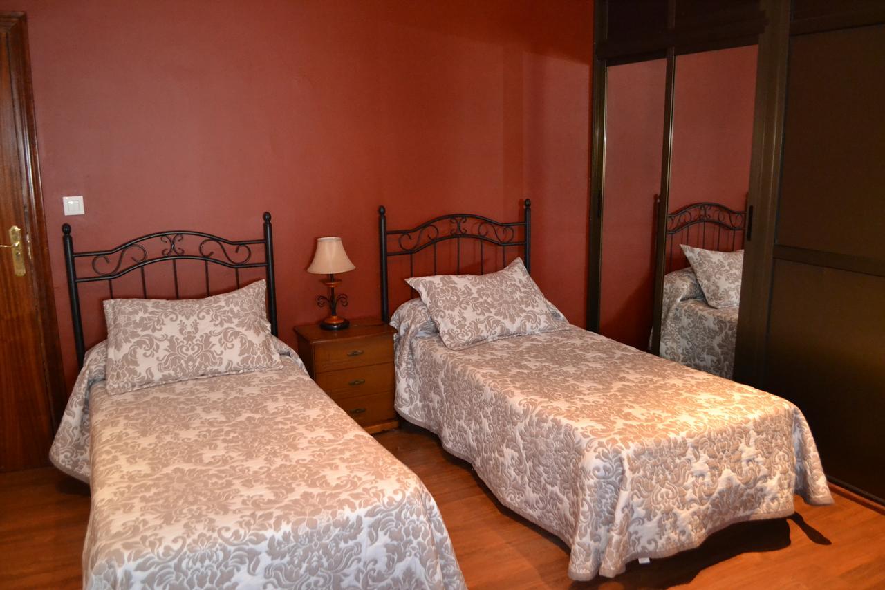 Hostal Pension La Ruta Paterna del Campo Luaran gambar