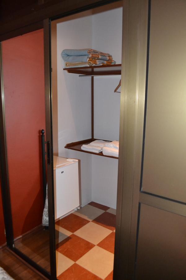 Hostal Pension La Ruta Paterna del Campo Luaran gambar