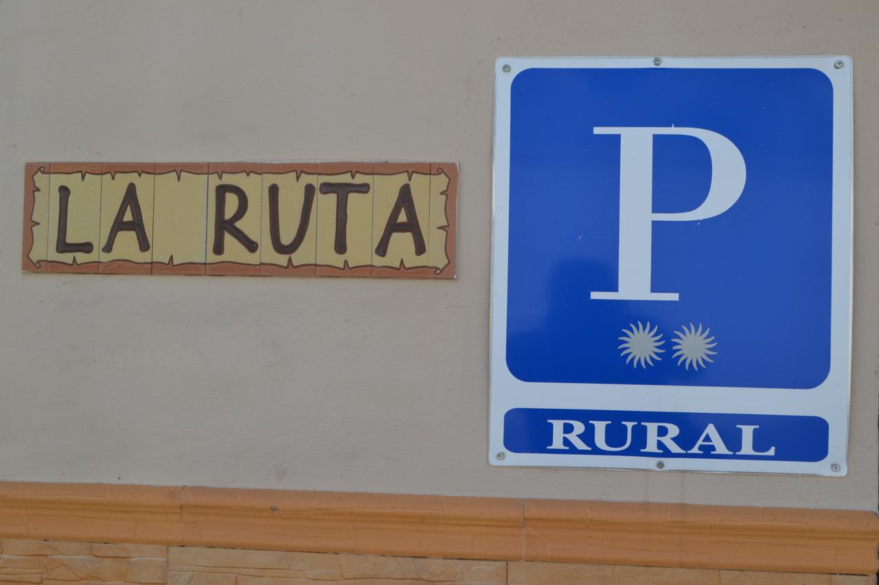 Hostal Pension La Ruta Paterna del Campo Luaran gambar