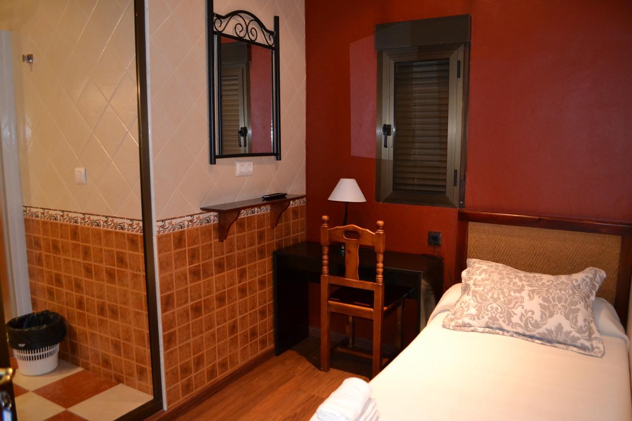 Hostal Pension La Ruta Paterna del Campo Luaran gambar