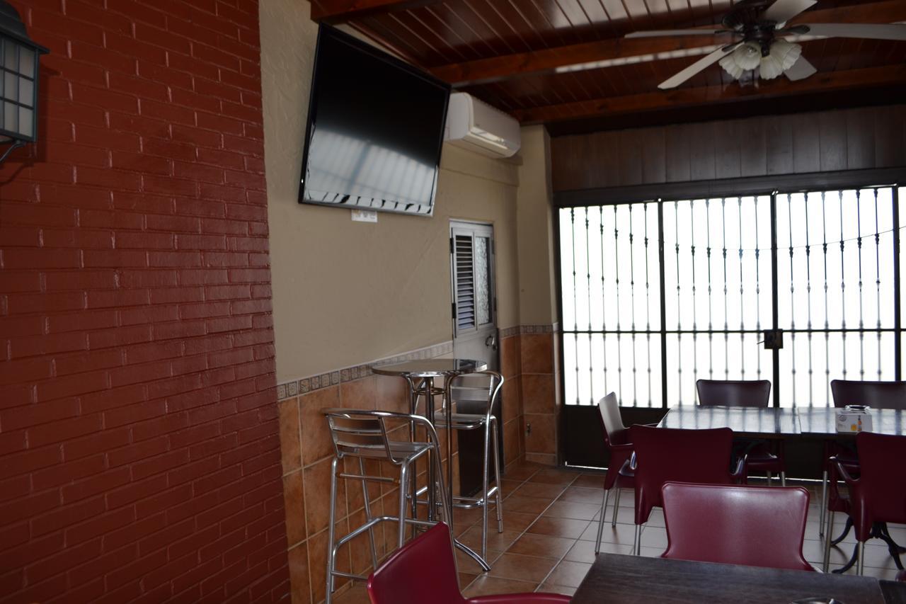 Hostal Pension La Ruta Paterna del Campo Luaran gambar