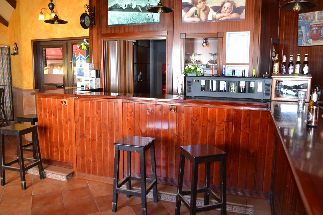 Hostal Pension La Ruta Paterna del Campo Luaran gambar